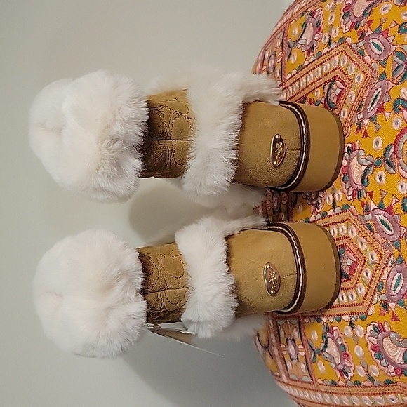 Coach Izzie Boot - Picture 5 of 11